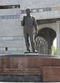 Denkmal des bekannten kirgisischen Schriftstellers Tschingis Aitmatow